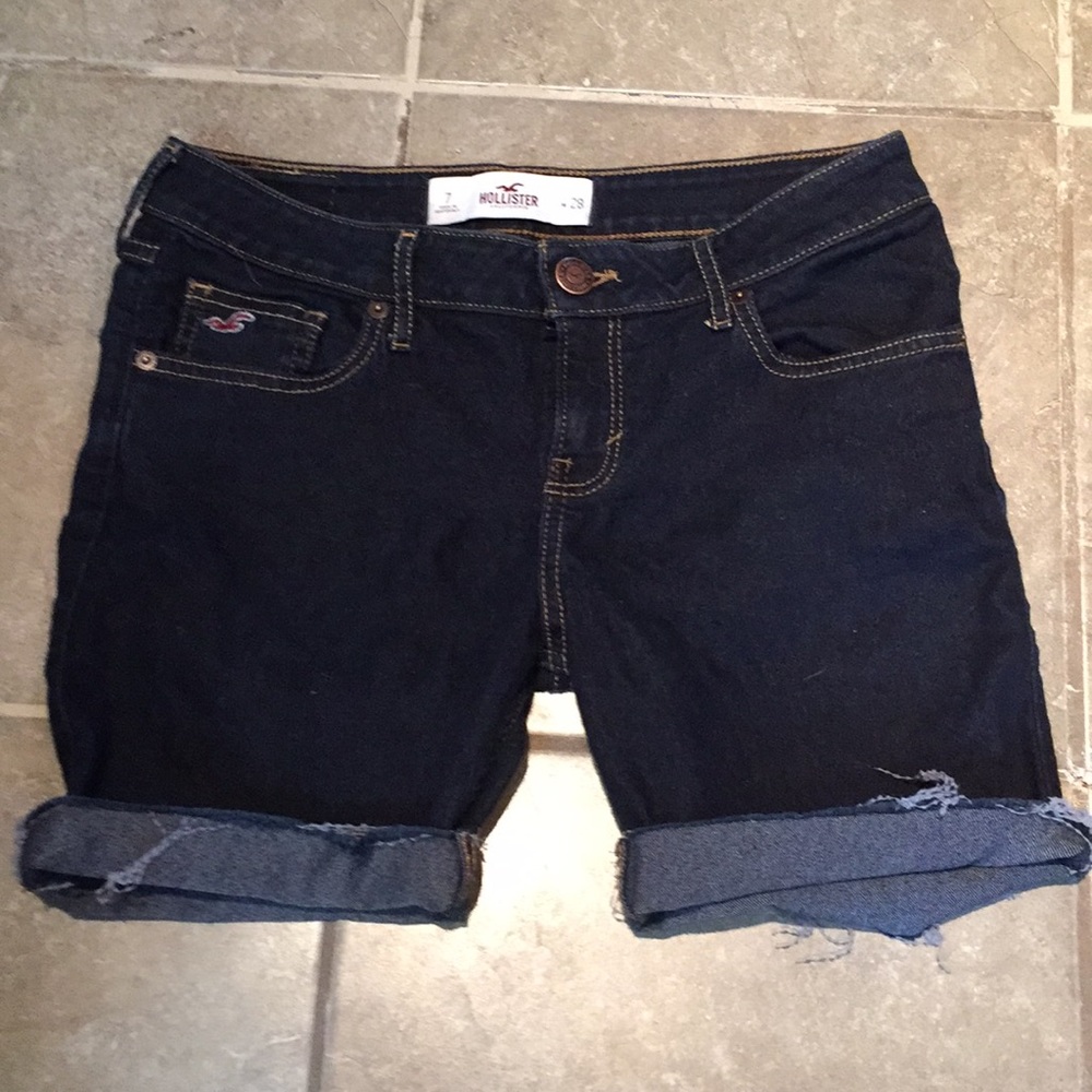 Hollister dark denim shorties.  Sz 7/28